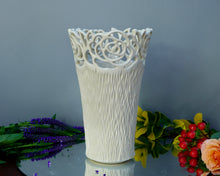 Load image into Gallery viewer, Rose Vase
